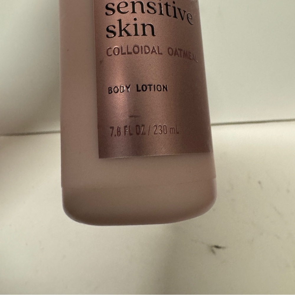Bath & Body Works Sensitive Skin Colloidal Oatmeal Hydration Body Lotion 7.8 OZ - Picture 3 of 4